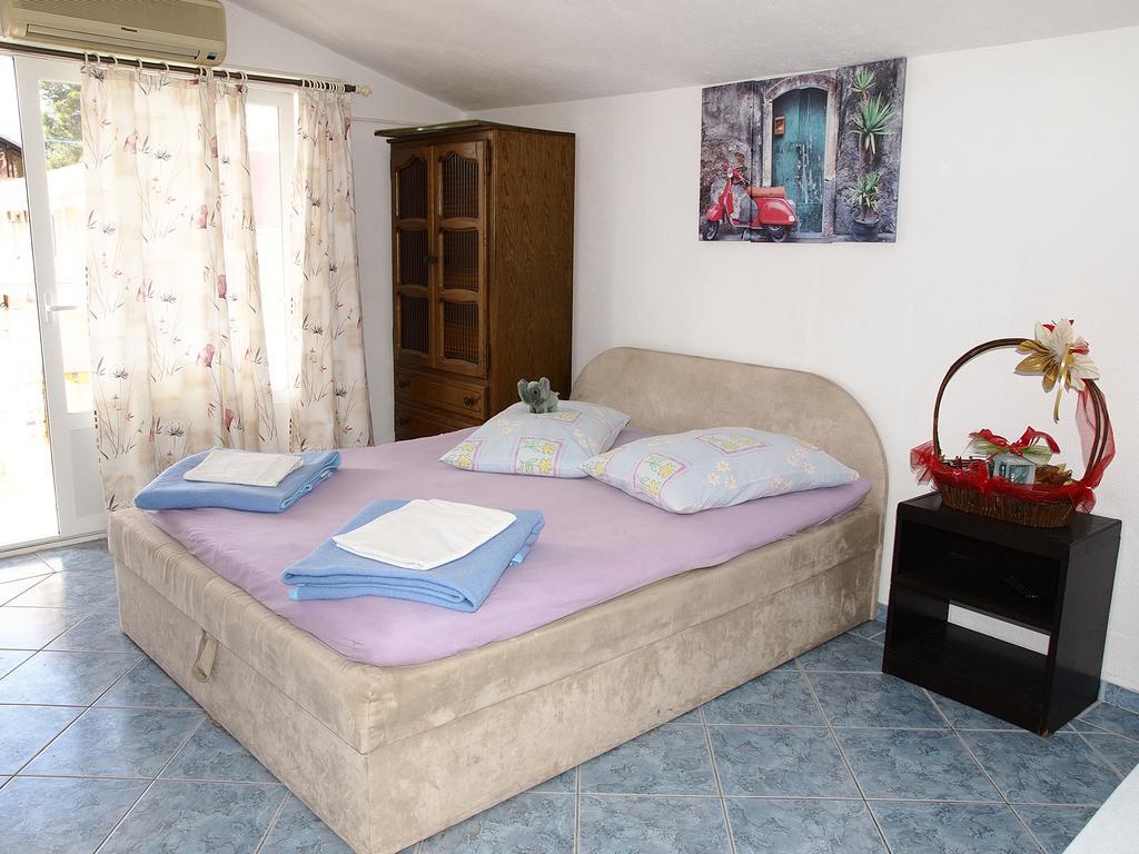 Apartments Pomalo Makarska Bagian luar foto