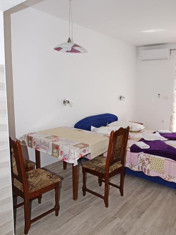 Apartments Pomalo Makarska Bagian luar foto