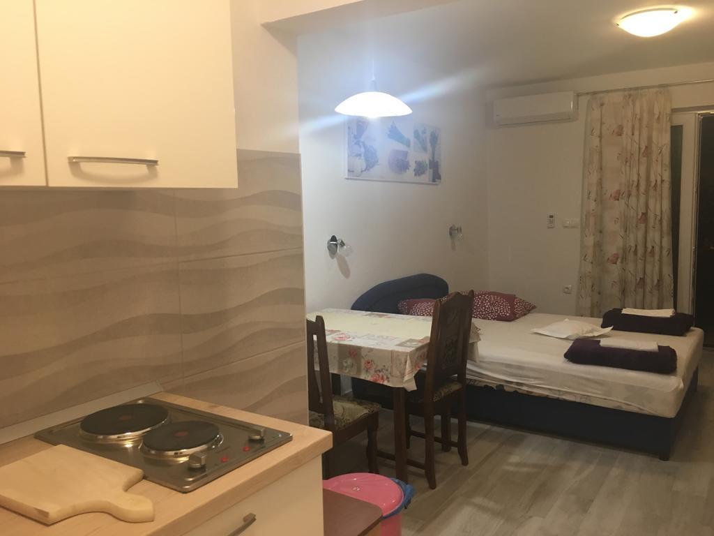 Apartments Pomalo Makarska Bagian luar foto