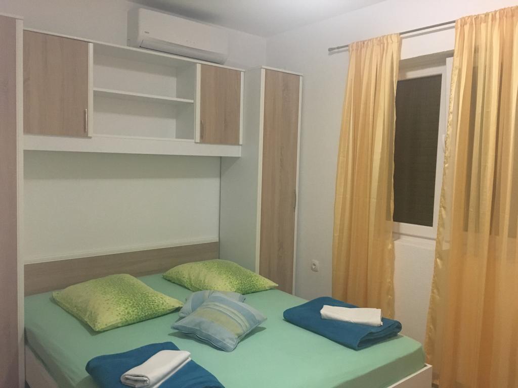 Apartments Pomalo Makarska Bagian luar foto